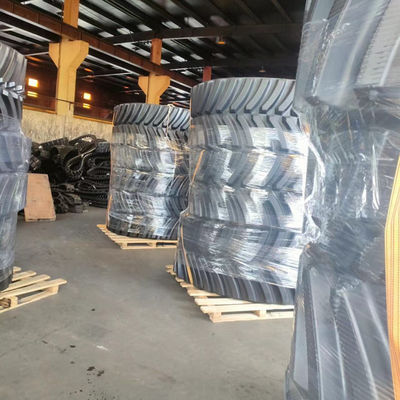 کیس STX Quadrac قطارهای لاستیکی کشاورزی 762x152.4x42 محوری جریان ترکیب جدید هلند CR CX قطارهای لاستیکی 762x152.4x44