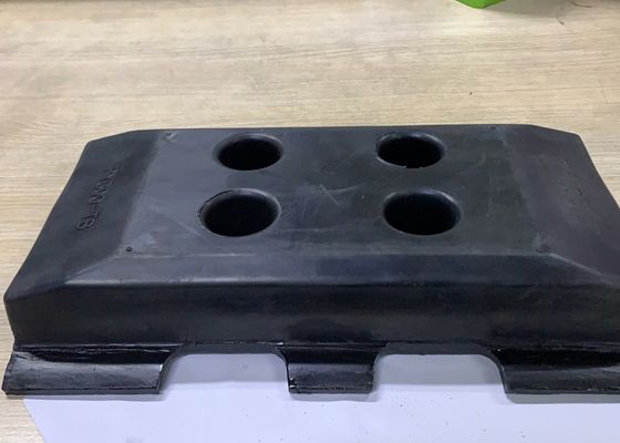 پد لاستیکی 300 میلی متری Paver Machine S1800 برای کفش ردیابی